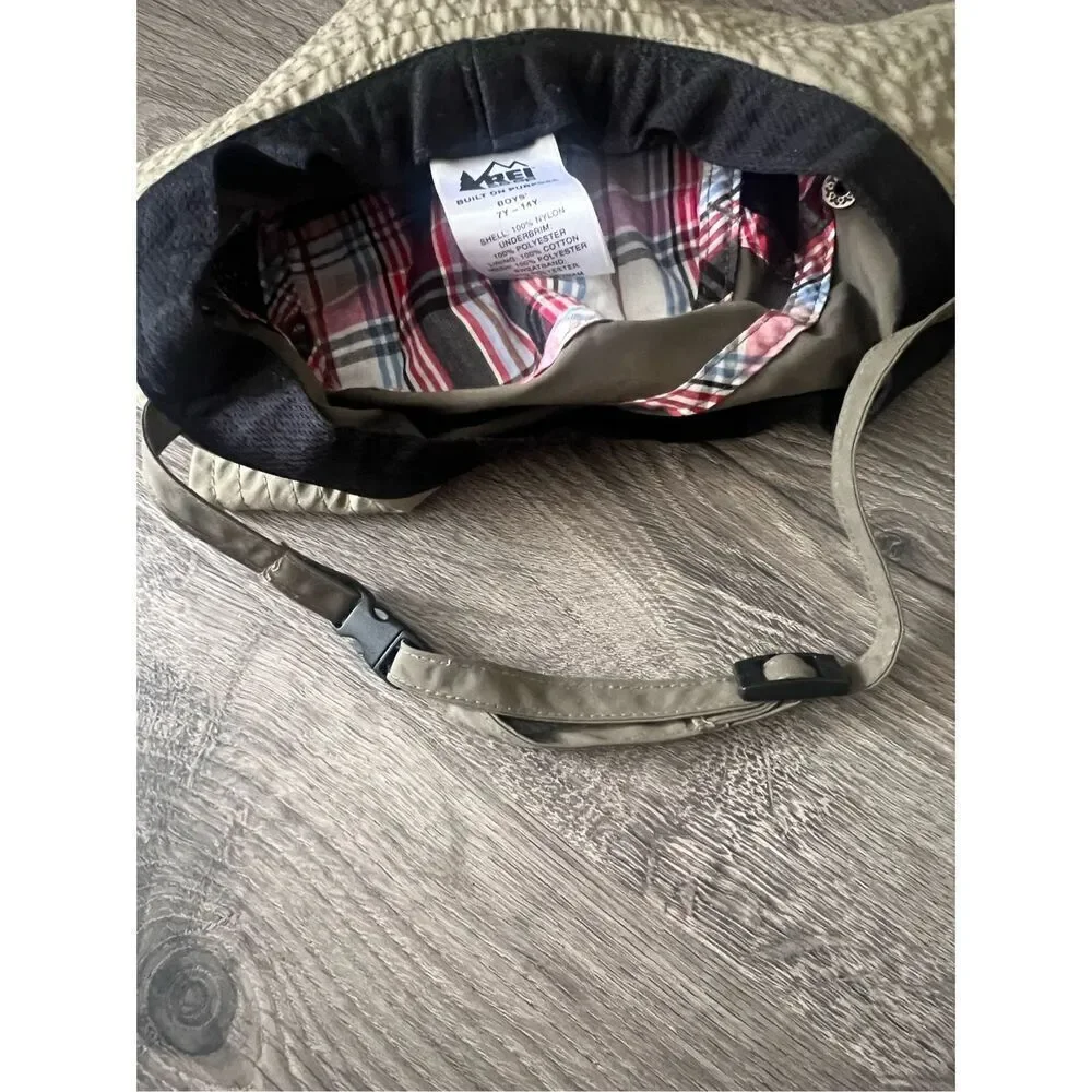 Rei Boy’s Bucklet hats size 7Y -14Y